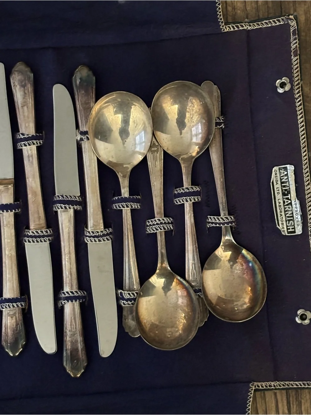 WM A Rogers Oneida Stainless Flatware Paramount 1933, 24 Pieces In Original Case